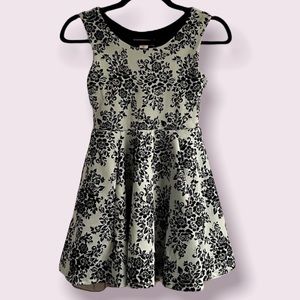 Girls Paisley Green & Black sz 10